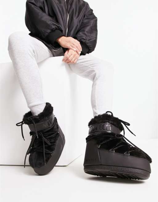 Black fur outlet moon boots