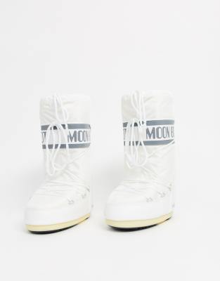 white moon boots