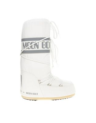 white moon boots