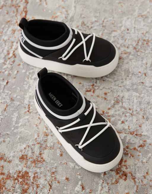 フラットシューズ MOON BOOT 'Park' mules Moon Boot unisex Park mules in black | ASOS