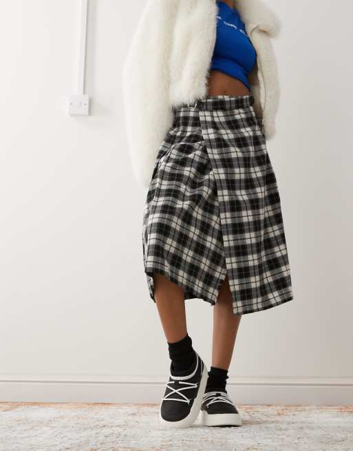 Moon Boot unisex Park mules in black | ASOS