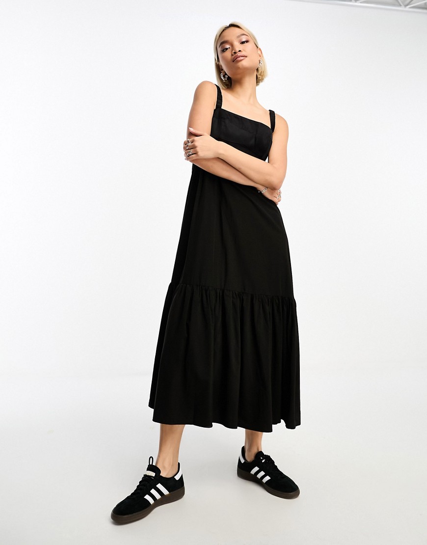 Moon River square neck sleeveless shirred tiered midi dress in black