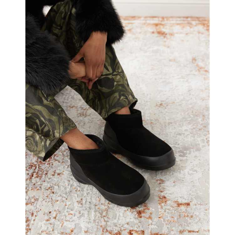 Moonboot unisex Luna Low boots in black | ASOS