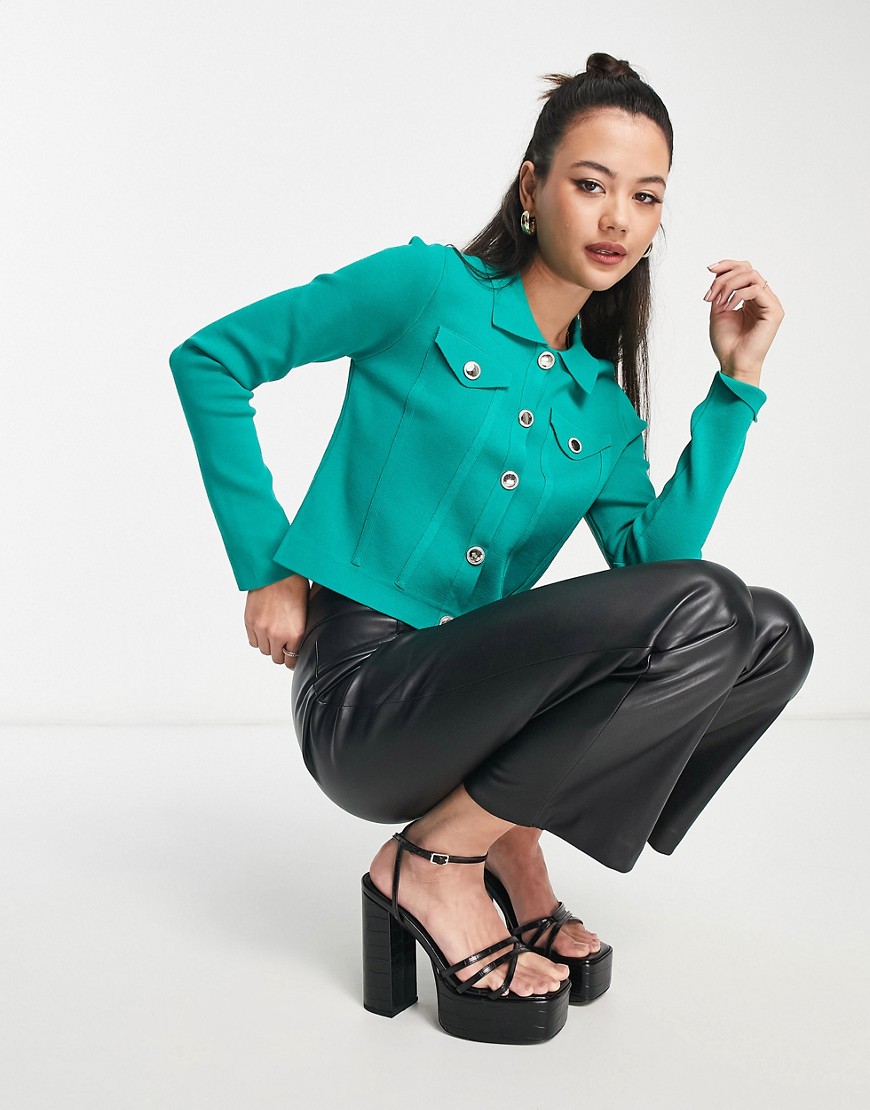 Morgan cropped fitted jacket with collar and button detail in green