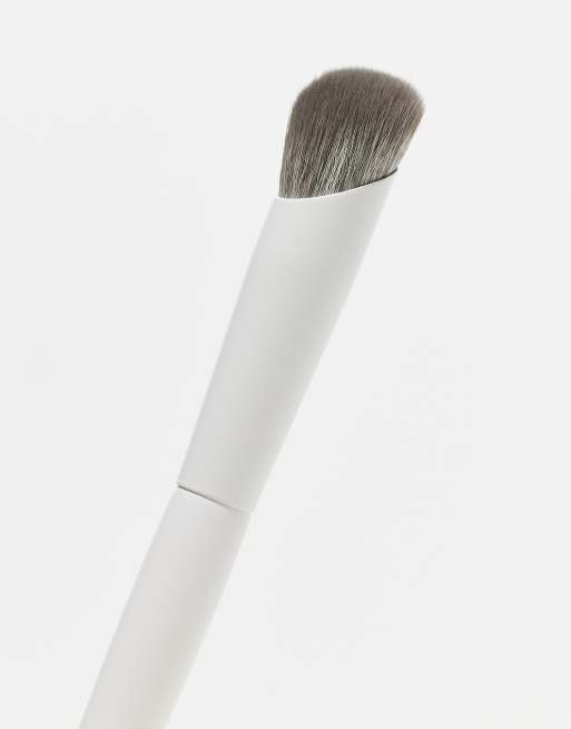 Morphe M132 Angled Concealer Brush , 3 of 3