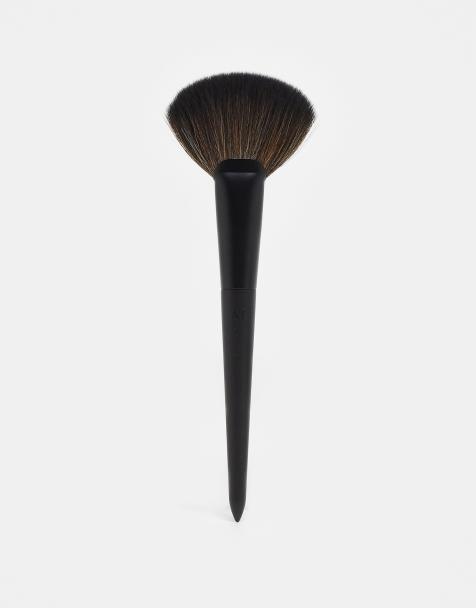 V112 - Fluffy Fan Powder Brush