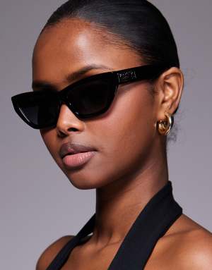 Moschino cat eye sunglasses in black