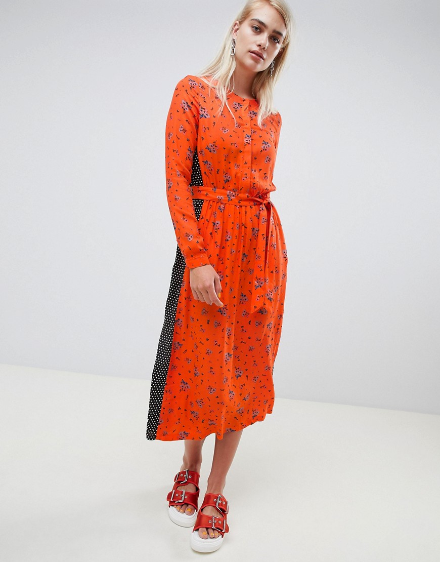 Moss Copenhagen – Vintagemönstrad tea-klänning i midimodell, mixa och matcha-Orange