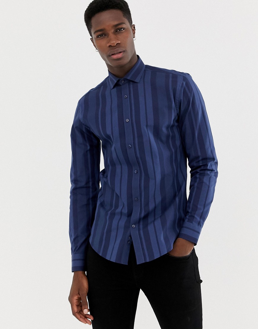 Moss London – Skjorta med extra smal passform och marinblå ränder