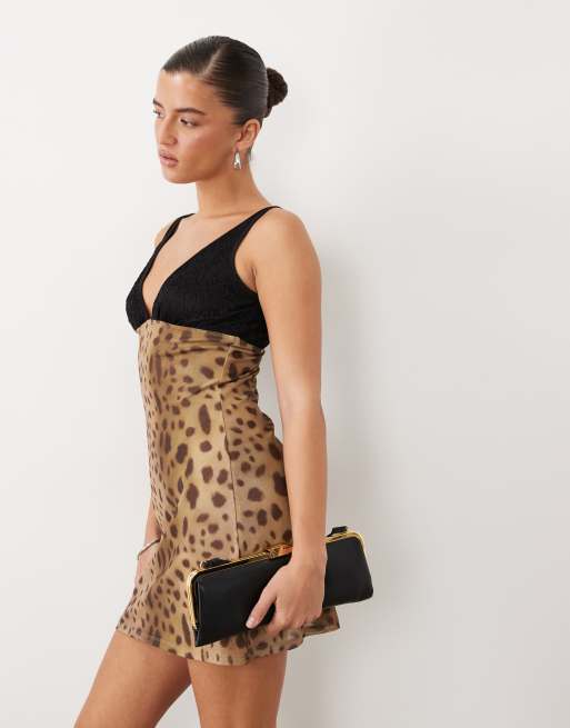 Motel aemma miniklänning med v-ringning i leopardmönster, 2 av 4