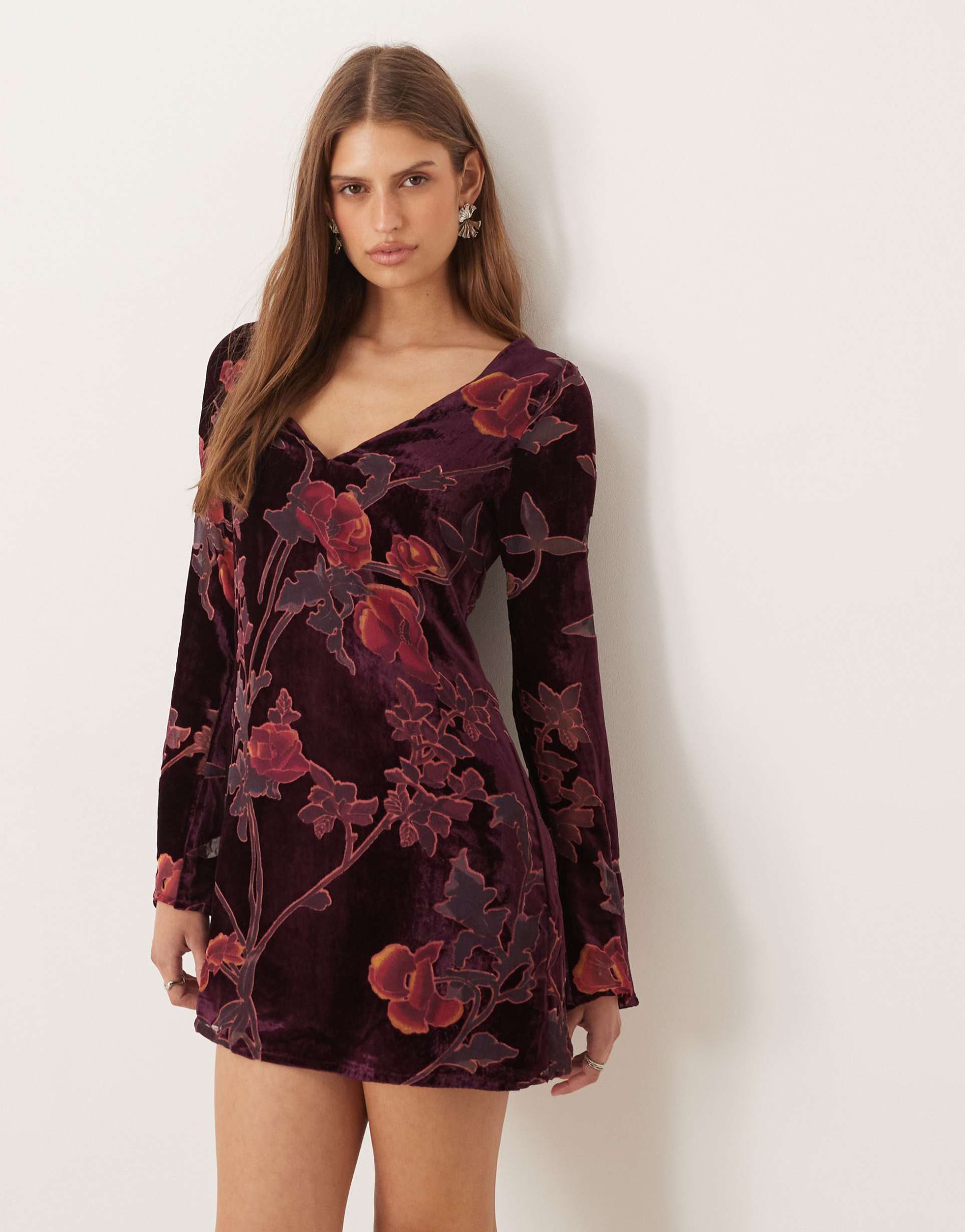 motel alitra v-neck long sleeve mini dress in burgundy floral