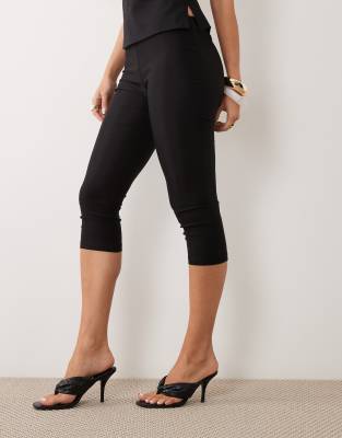 Motel Asla Stretch Tailored Capri In Black