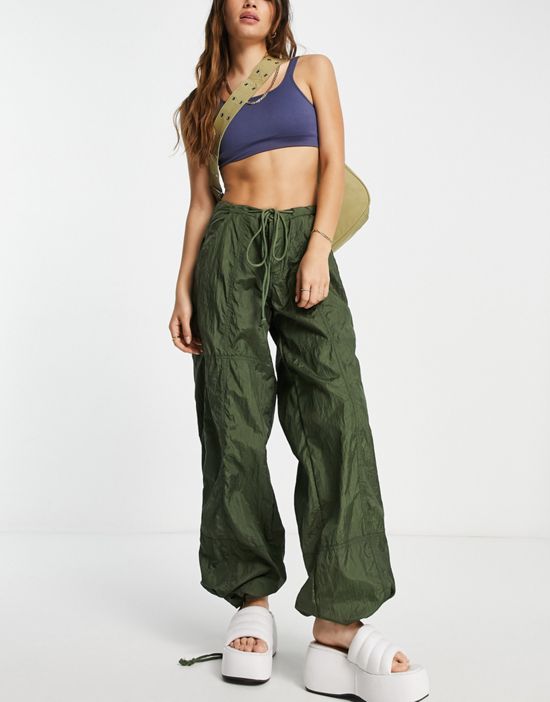 https://images.asos-media.com/products/motel-baggy-parachute-pants-in-khaki/202798543-4?$n_550w$&wid=550&fit=constrain