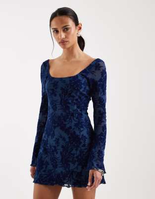 Motel - Bindara Midnight - Langärmliges Minikleid in Kobaltblau mit beflocktem Blattmuster-Marineblau