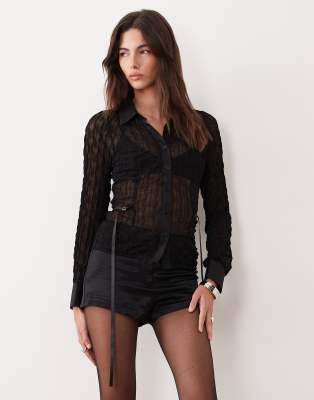 Motel - Christabel - Hemd aus strukturiertem Netzstoff in Schwarz