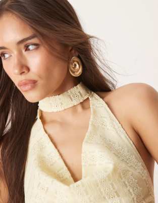 Motel Chupa Eyelet Flower Top In Neutral