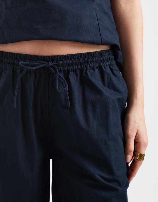 Motel co-ord Tenison ruffle edged capri trousers in dark navy, 3 of 5