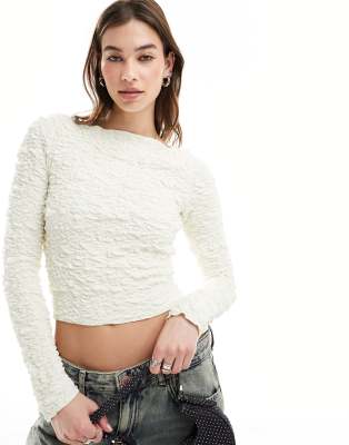 Motel Crinkle Long Sleeve Crop Top In Cream-white