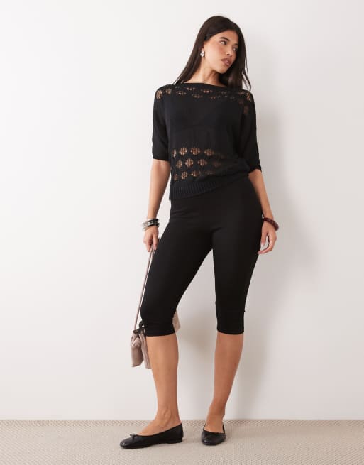 Motel Damini Pullover mit Carmen-Ausschnitt und Häkel-Detail in Schwarz, 2 von 4