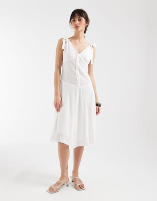 Motel - Danira - Robe longueur mollet tendance folk à encolure Bardot en dentelle - Blanc