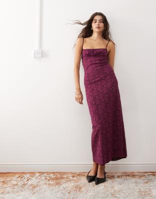 darsih paisley lace maxi cami dress in burgundy-Red