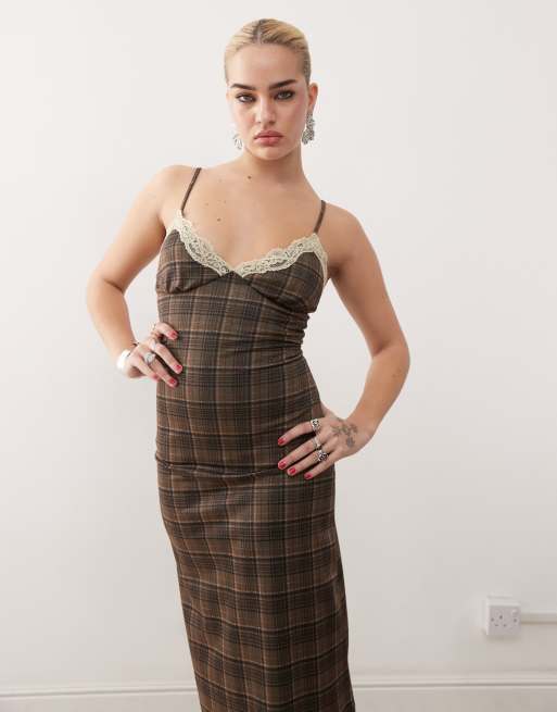 Motel - Delfina - Robe longueur mollet bordée de dentelle à carreaux - Marron