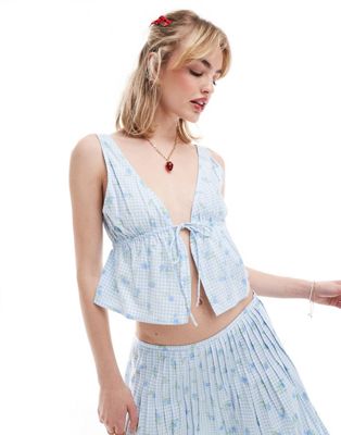 Motel ditsy floral gingham tie front blouse in baby blue Sale