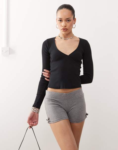 Motel dulcet ribbed plunge front top in black - view 1