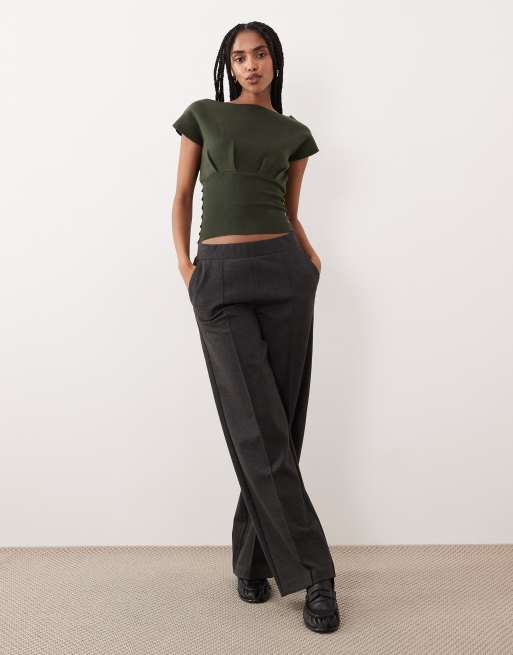 Motel - Elin - Crop top a maniche corte color kaki con bottoni perlati e arricciature, 2 di 4