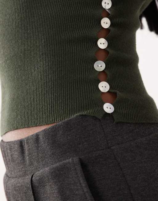 Motel Elin pearl button short sleeve cropped detail ruched knit top in khaki, 3 of 4