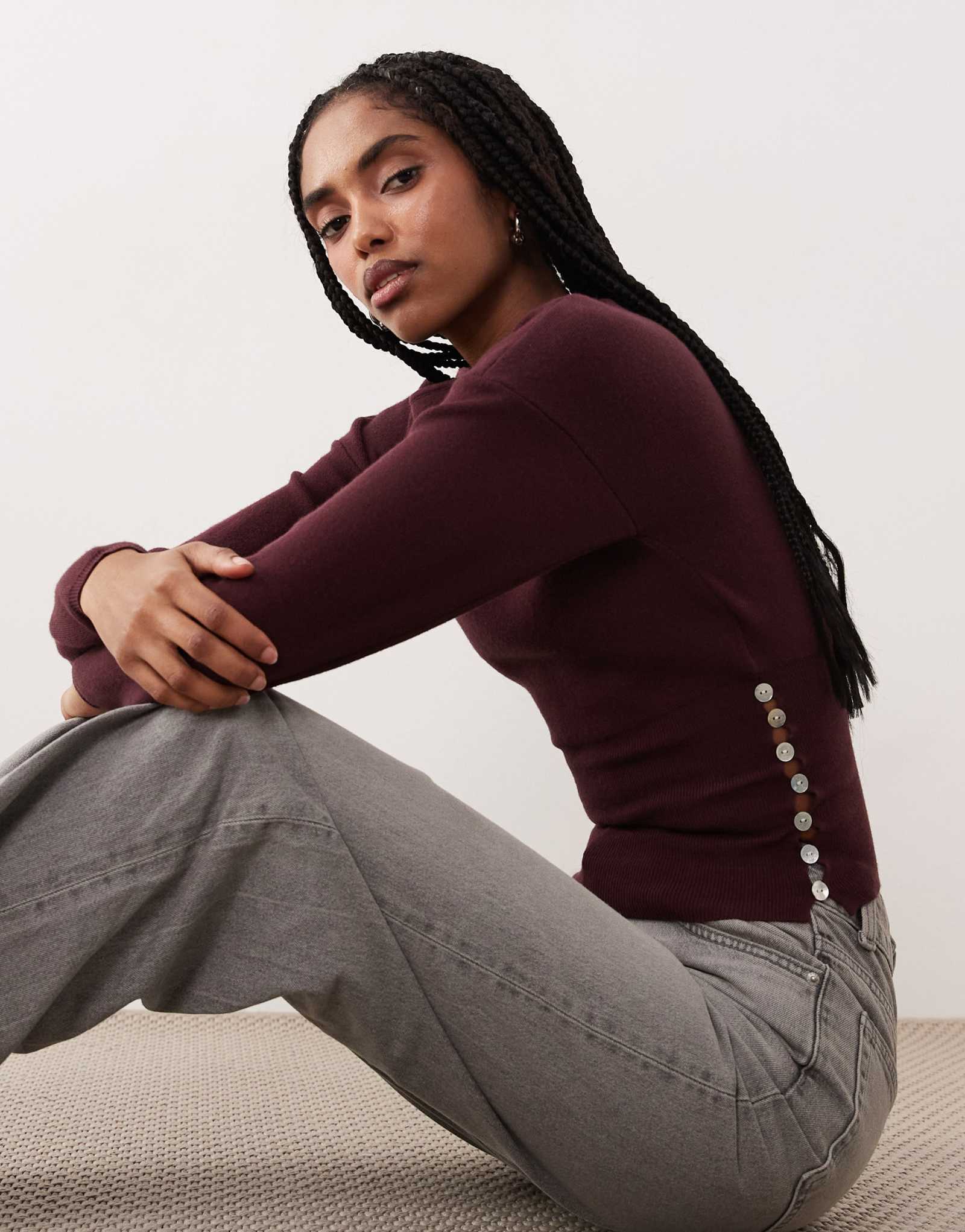 Вязаный свитер Motel Elira сливового цвета с вырезом лодочкой и пуговицами в тон