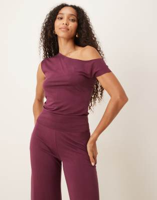 Motel Elysian Asymmetric Off The Shoulder Top In Pink