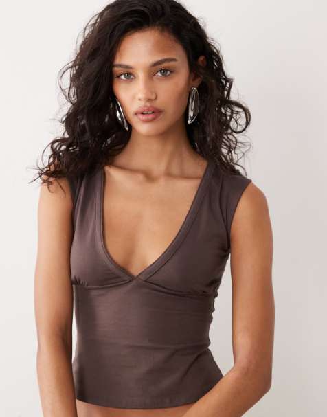 Motel Emberly plunge top in peppercorn - view 1