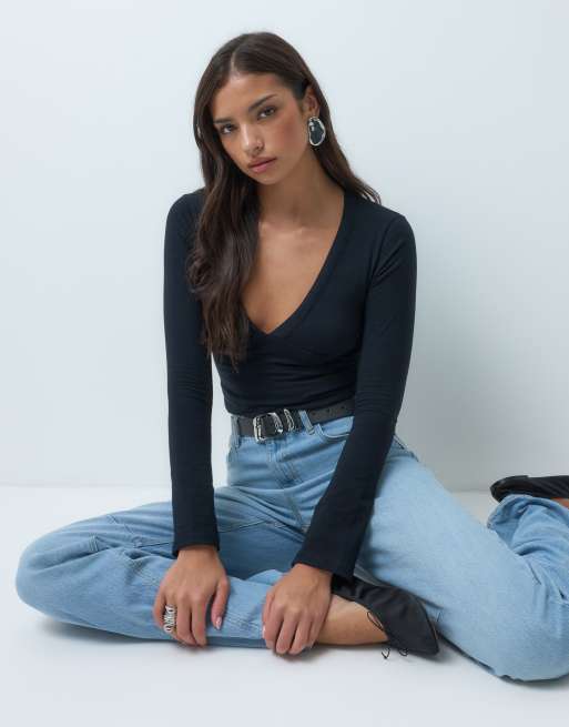 Motel Emesy flute long sleeve plunge top in black, 3 of 5