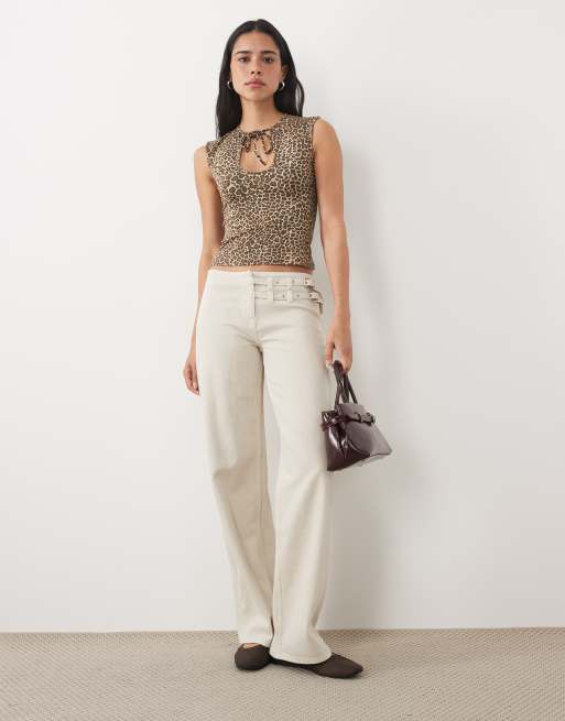 Motel Ernesta keyhole top in leopard print, 3 of 4
