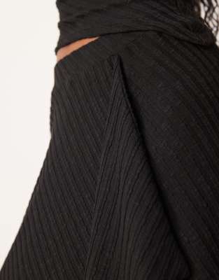Motel Esmeray Textured Floaty Skirt In Black