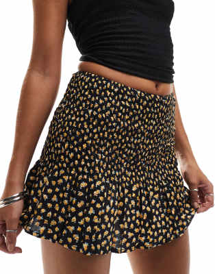 Exclusive rylee floral print shirred mini skirt in black