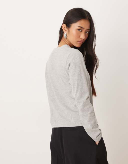 Motel Feman long sleeve v neck casual top in gray heather, 3 of 4