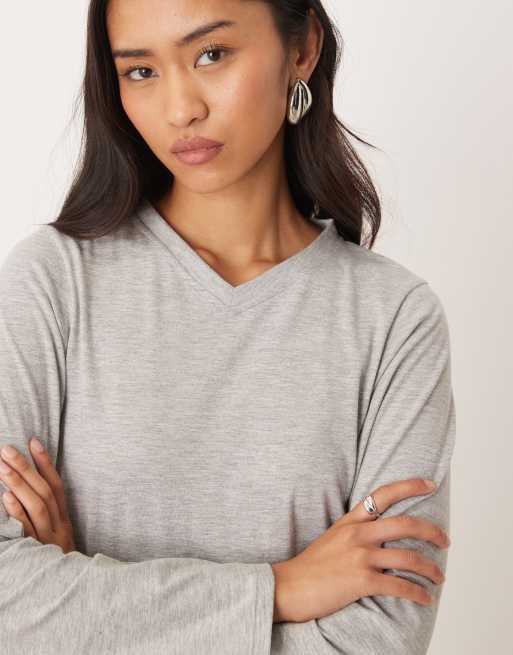 Motel Feman long sleeve v neck casual top in gray heather, 4 of 4