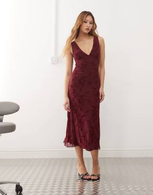 Gabriela flocked floral V-neck midi dress in burgundy-Red