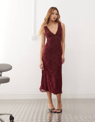 gabriela maxi dress in botanical burgundy floral-Red