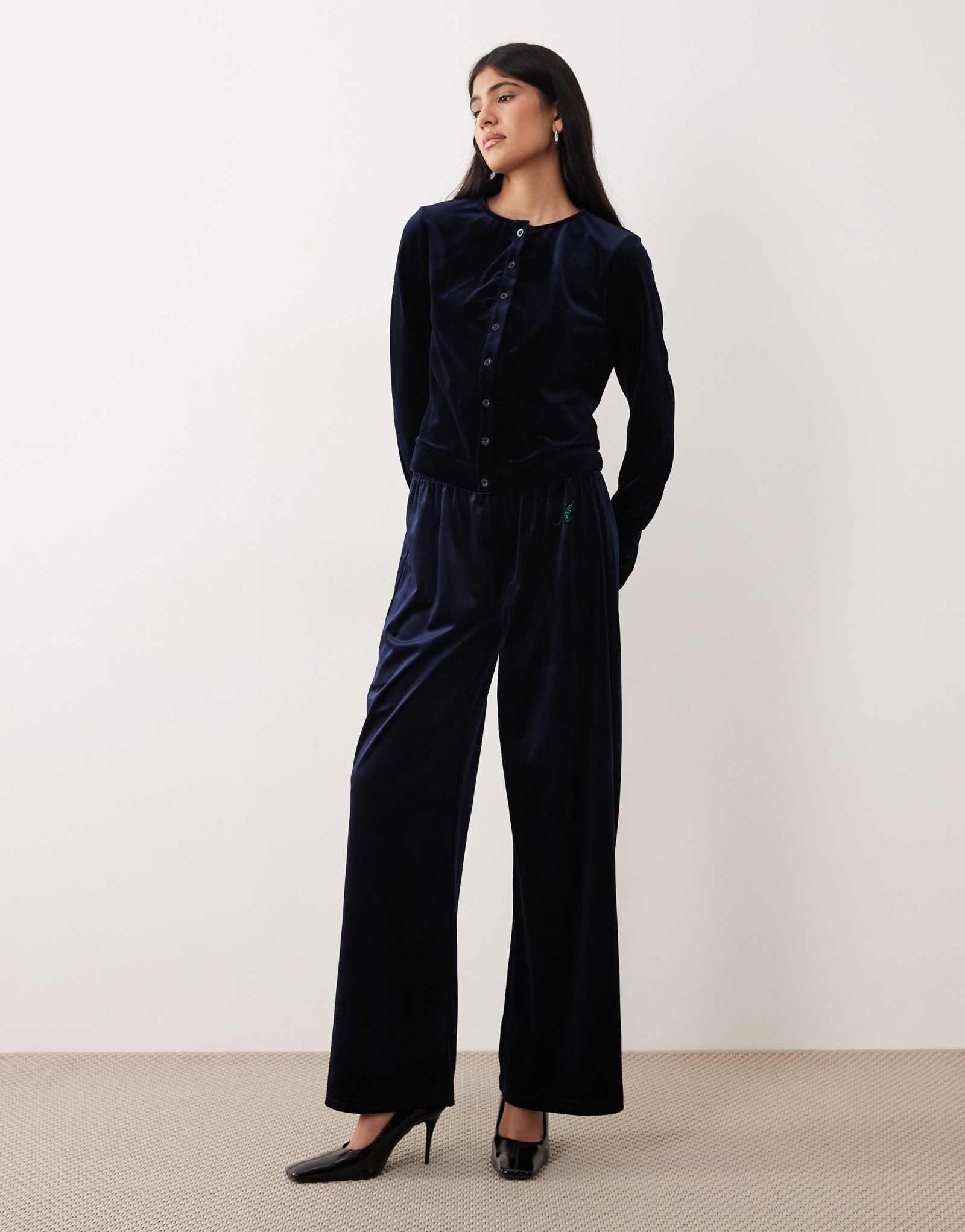 Спортивные брюки из велюра Motel Glen темно-синего цвета - часть комплекта