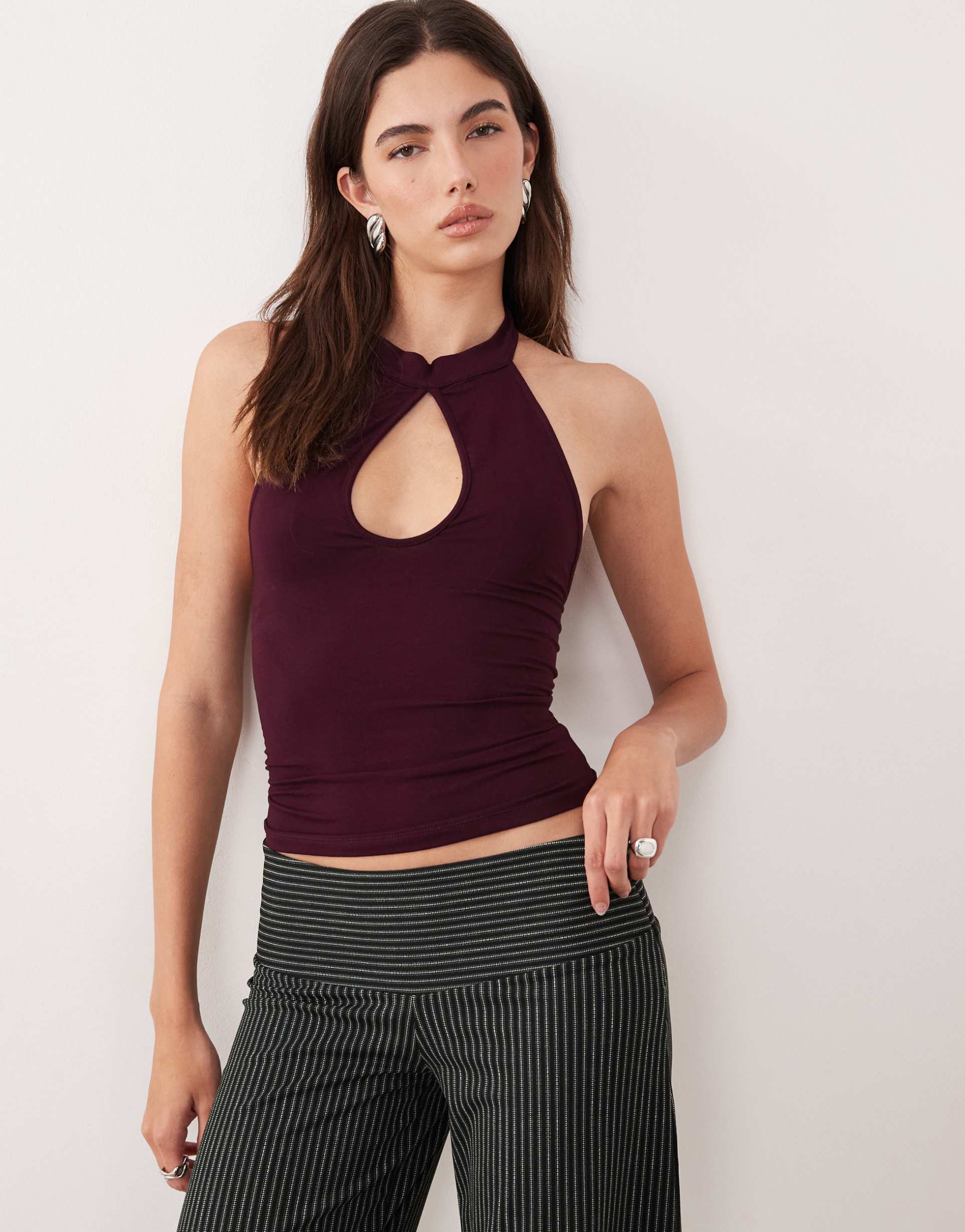 motel gretita halter neck top in plum