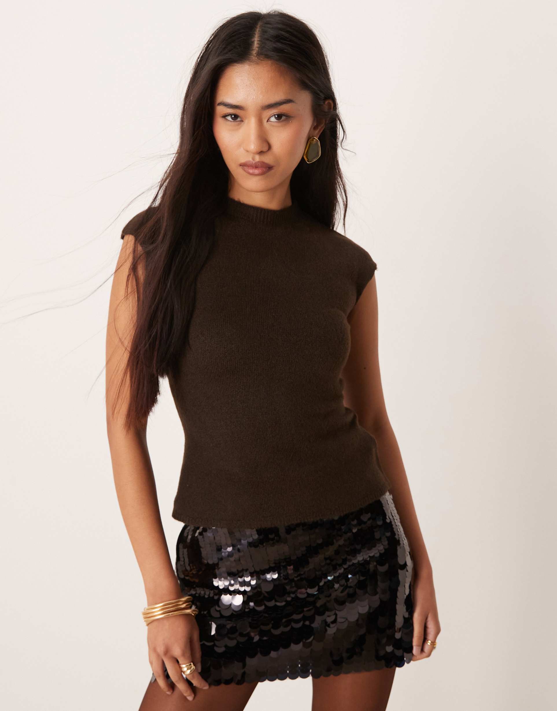 motel hanuva knit short sleeve top in chocolate brown