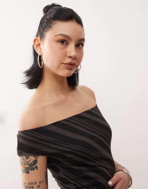 Motel hari off-shoulder striped mini dress in dark gray, 2 of 4