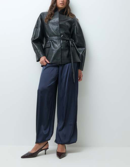 Motel hestama satin baloon pant in navy, 2 of 5