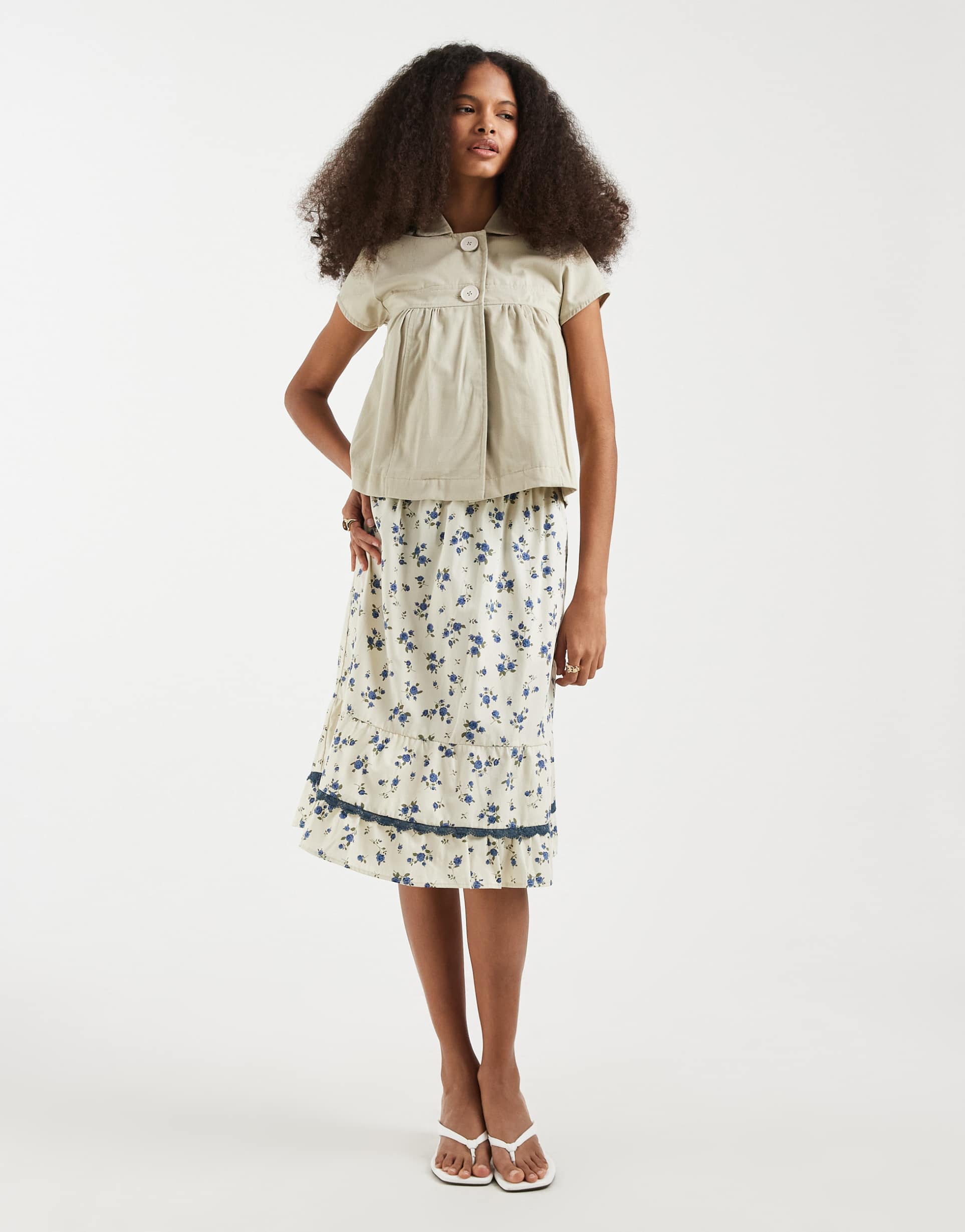 motel ilaria ditsy rose leaf skirt in light gray