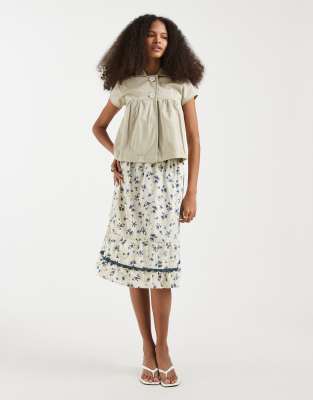 Motel Motel Ilaria ditsy rose leaf skirt in light grey