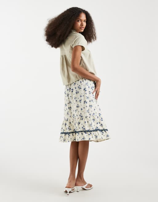 Motel Ilaria ditsy rose leaf skirt in light grey, 4 of 5