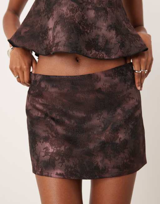Motel iniya low rise mini skirt in jacquard floral purple co-ord, 4 of 5